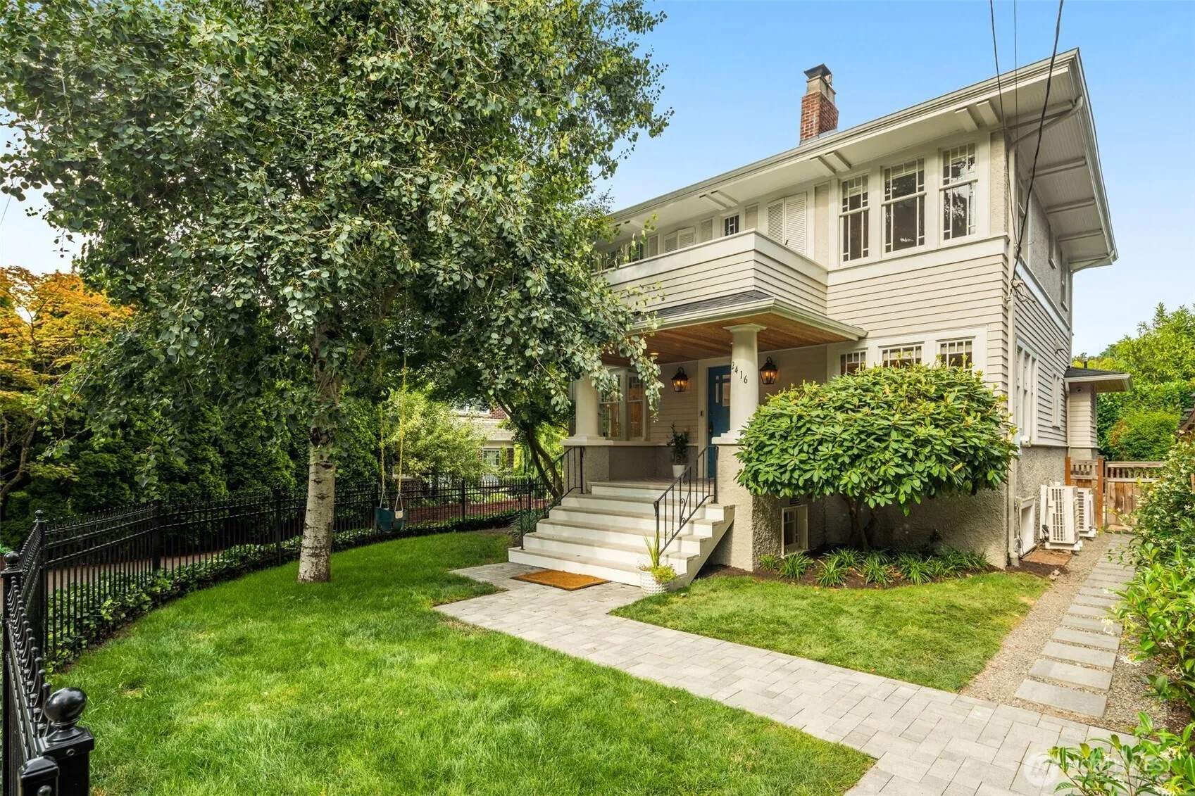 Property photo for 2416 2nd Avenue N, Seattle