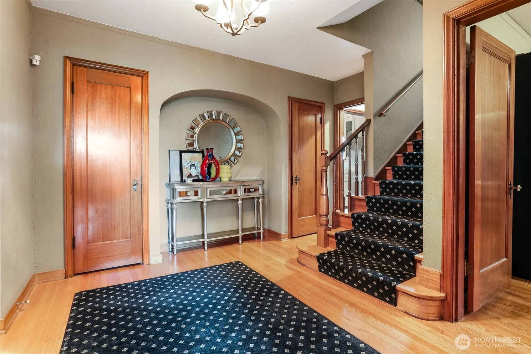Property photo for 2301 Rosemont Place W, Seattle photo 4