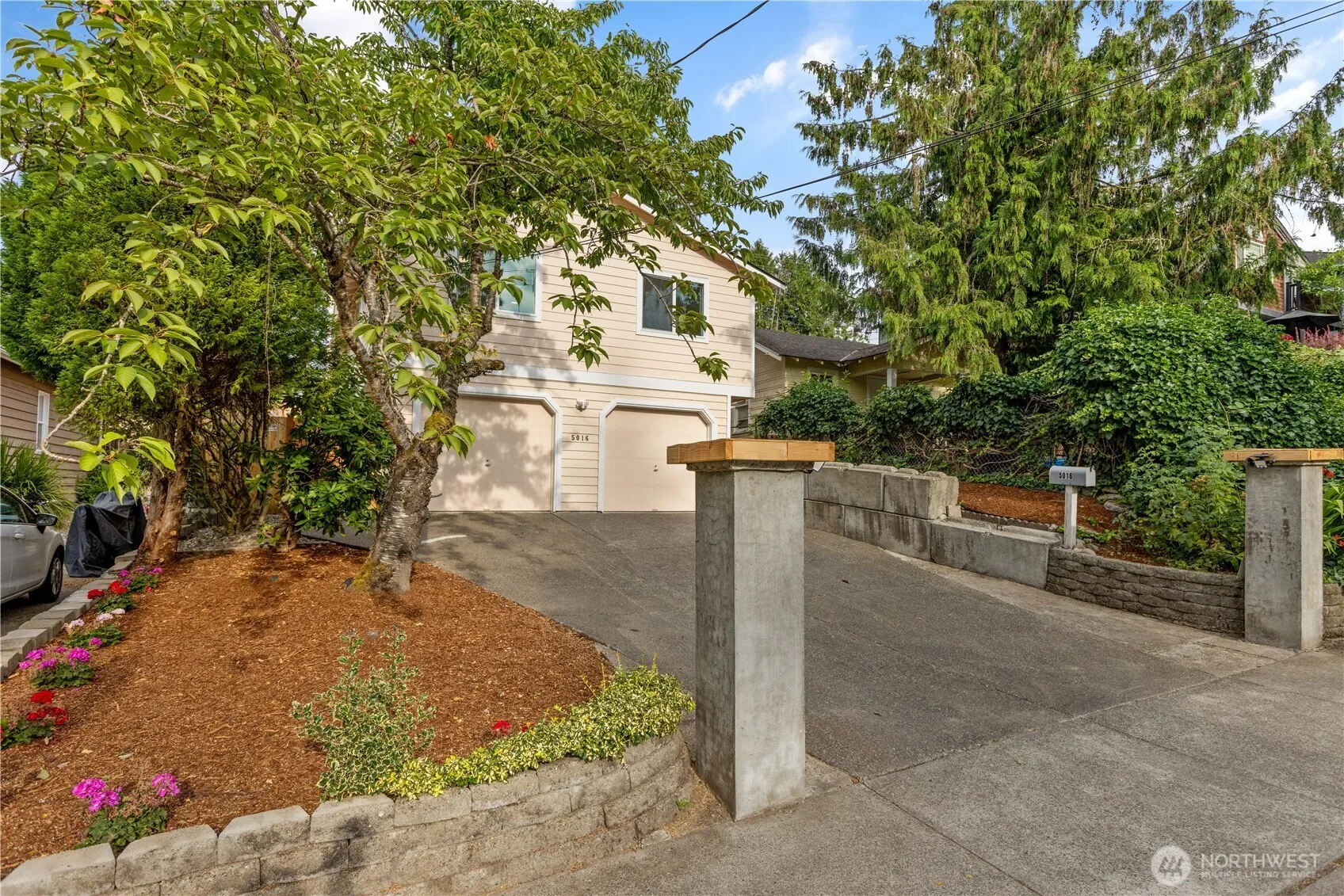 Property photo for 5016 26th Avenue Sw, Seattle photo 2
