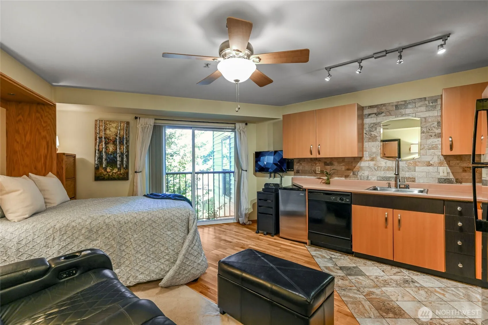 Property photo for 4020 Aurora Avenue N #308, Seattle photo 3