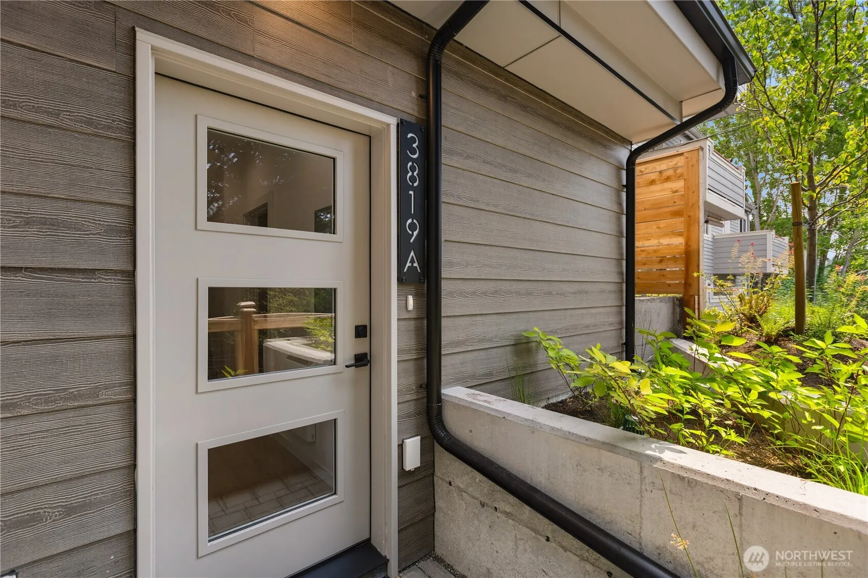 Property photo for 3819 B Fremont Avenue N, Seattle photo 4