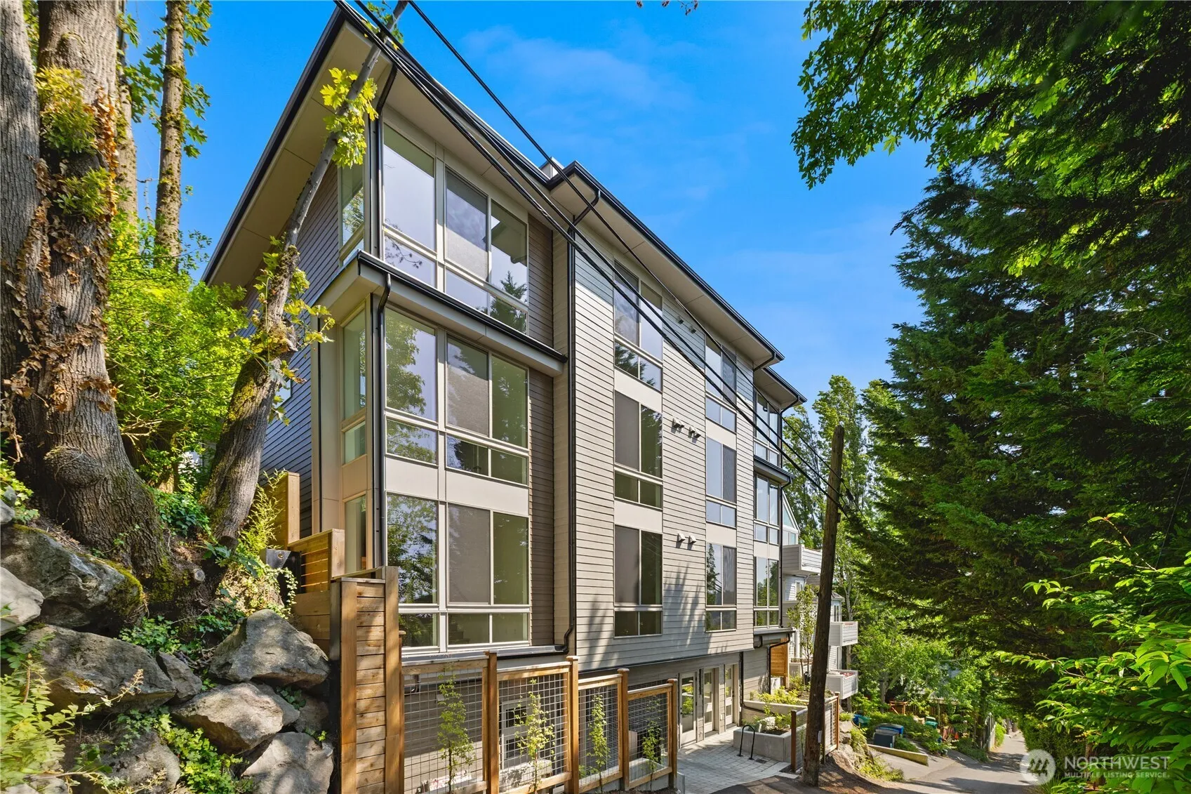 Property photo for 3819 B Fremont Avenue N, Seattle photo 2