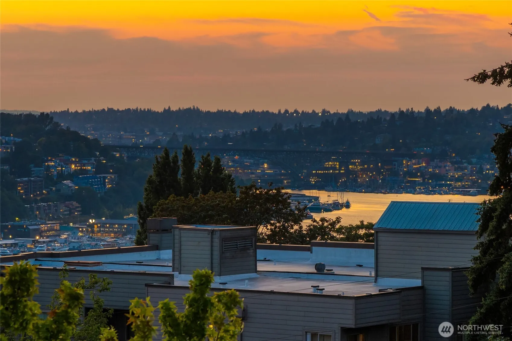 Property photo for 727 Belmont Avenue E, Seattle photo 3