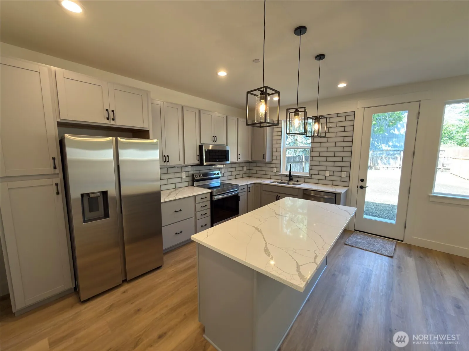 Property photo for 10528 13th Avenue W #b, Everett photo 2