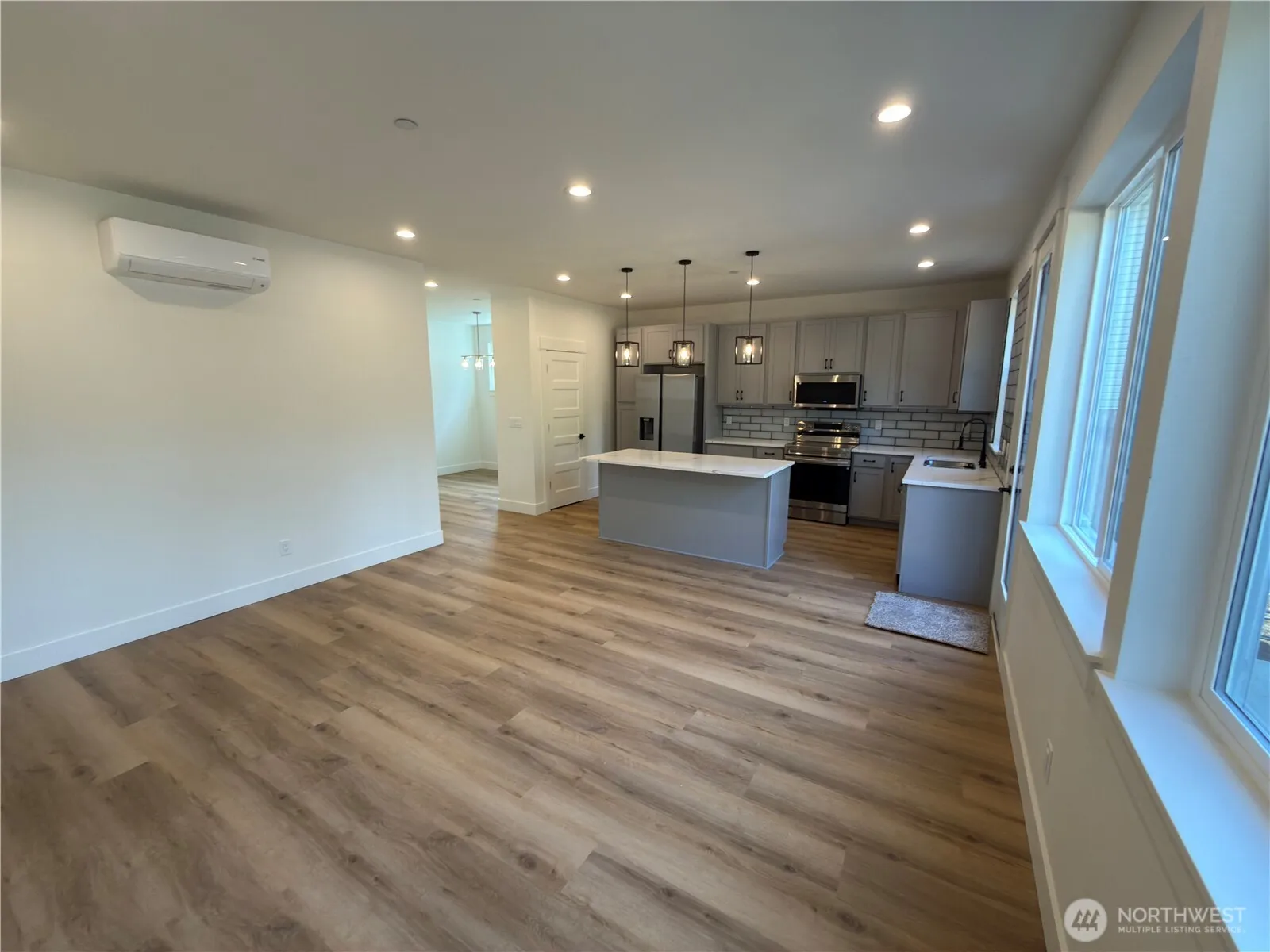 Property photo for 10528 13th Avenue W #b, Everett photo 4