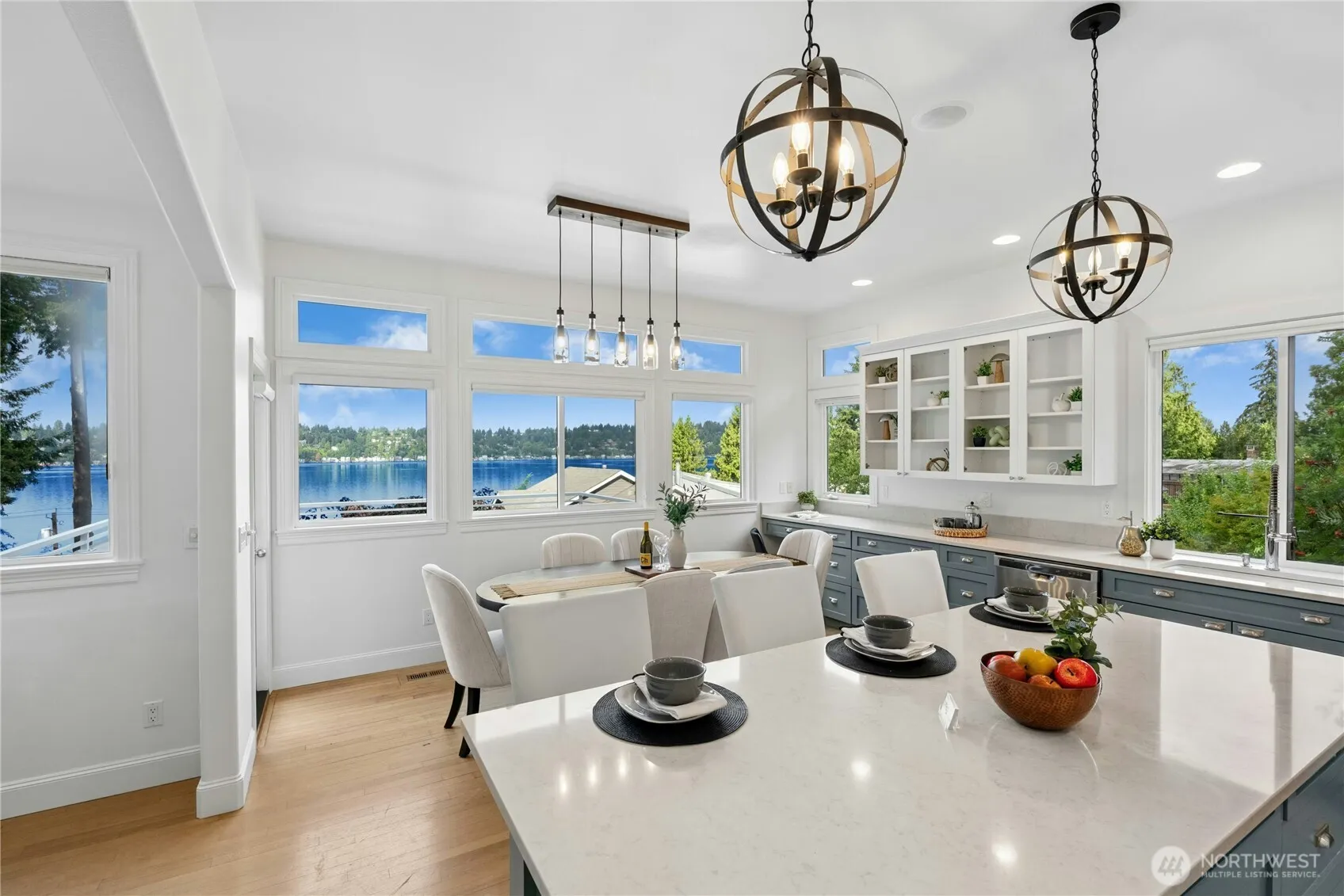 Property photo for 13130 Holmes Point Drive Ne, Kirkland photo 5