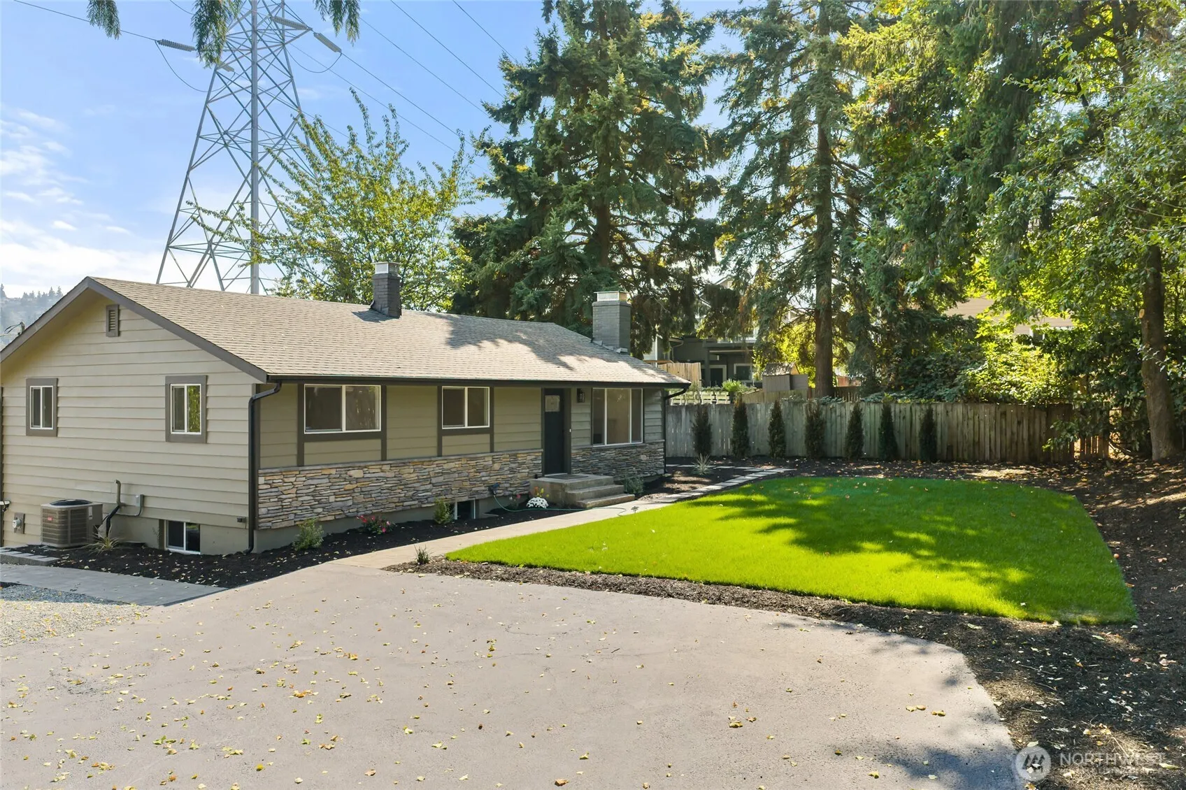Property photo for 12215 Se 35 Street, Bellevue photo 3