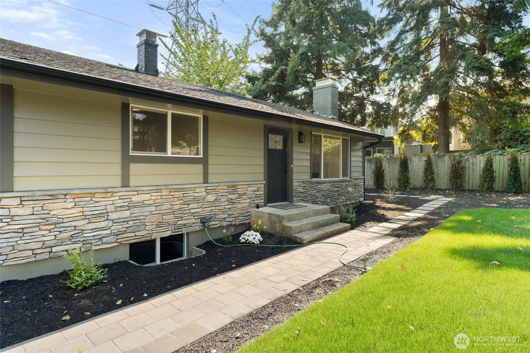 Property photo for 12215 Se 35 Street, Bellevue photo 2