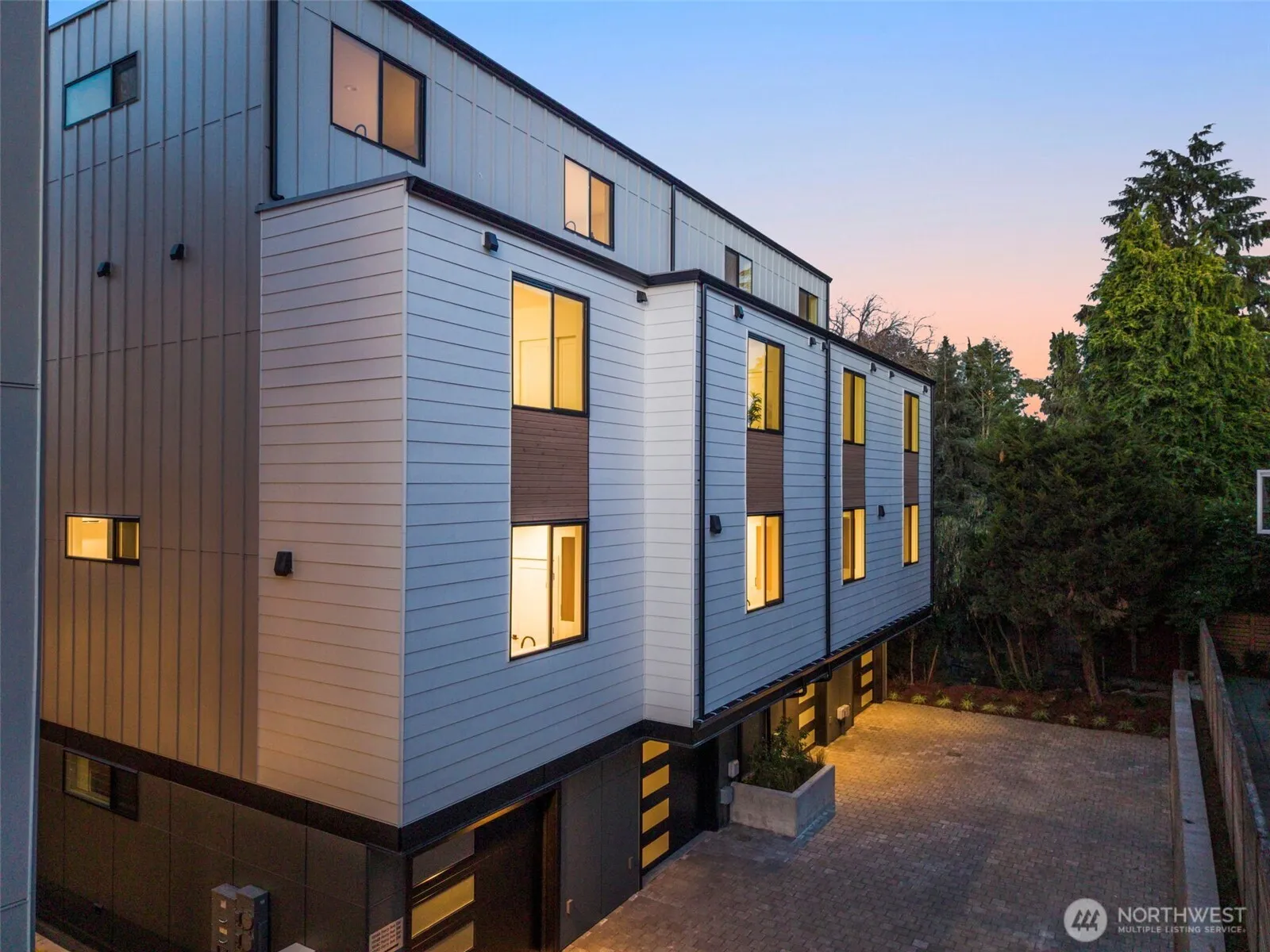Property photo for 1914 D Ferry Avenue Sw, Seattle photo 2