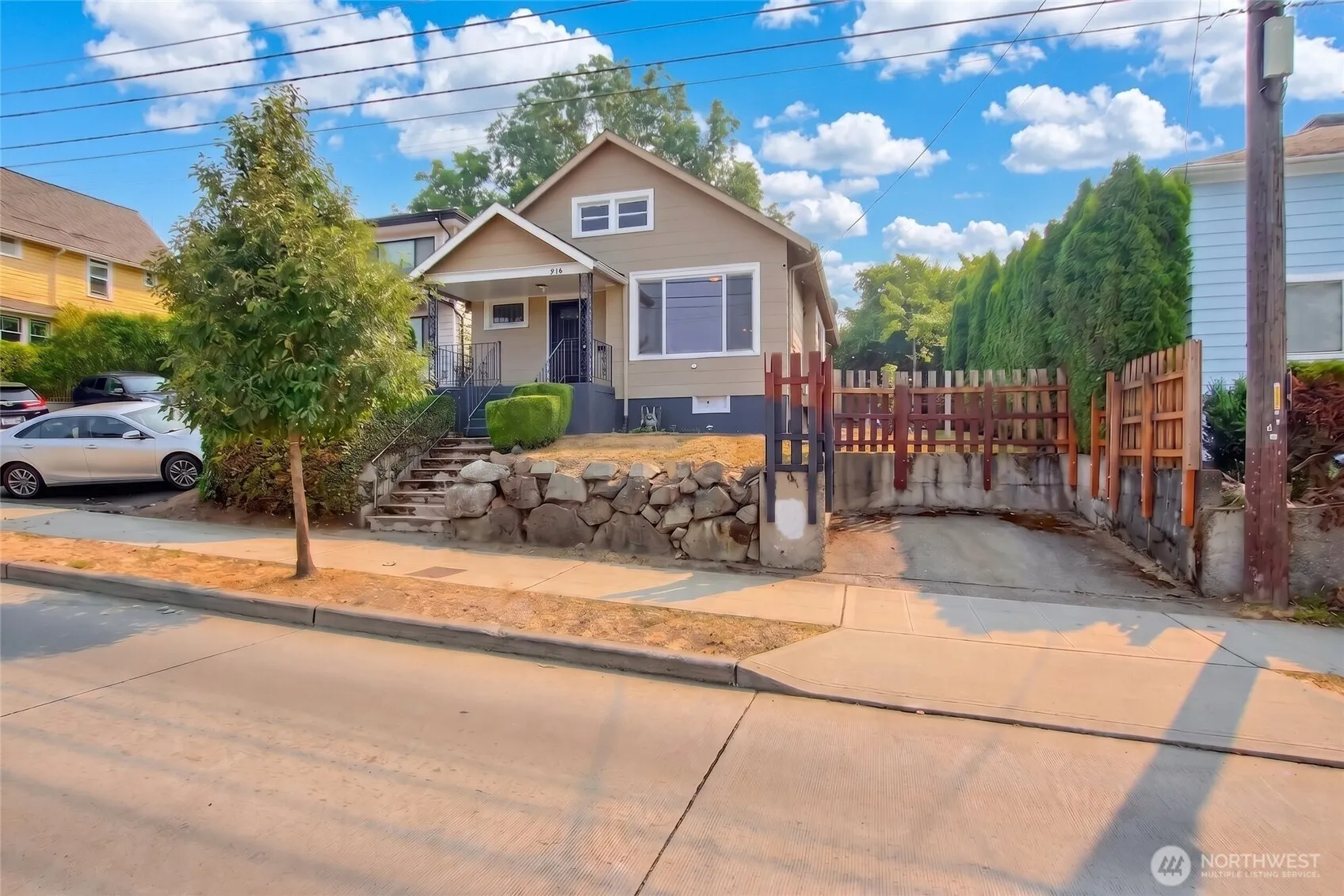 Property photo for 916 23rd Avenue S, Seattle photo 3