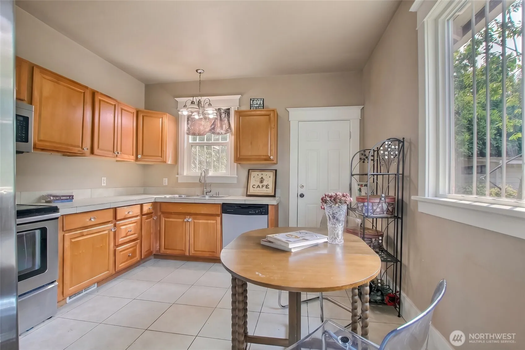 Property photo for 916 23rd Avenue S, Seattle photo 5