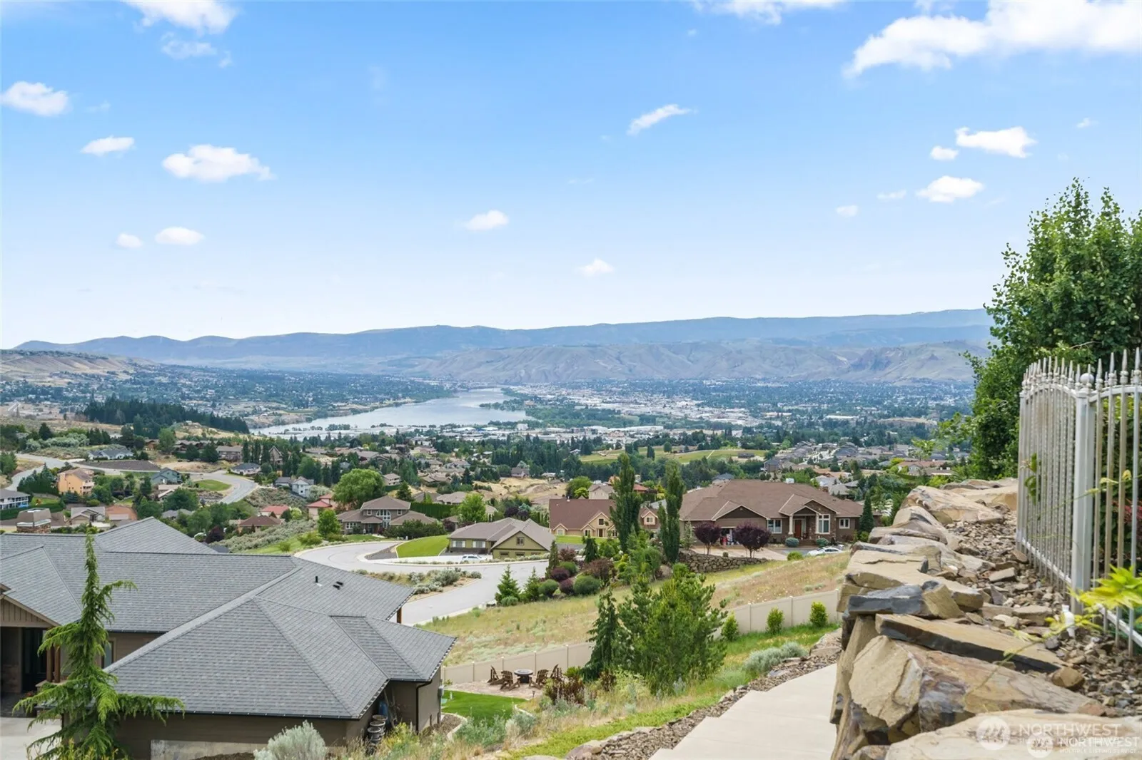 Property photo for 110 E Mountain Brooke Lane, Wenatchee photo 4
