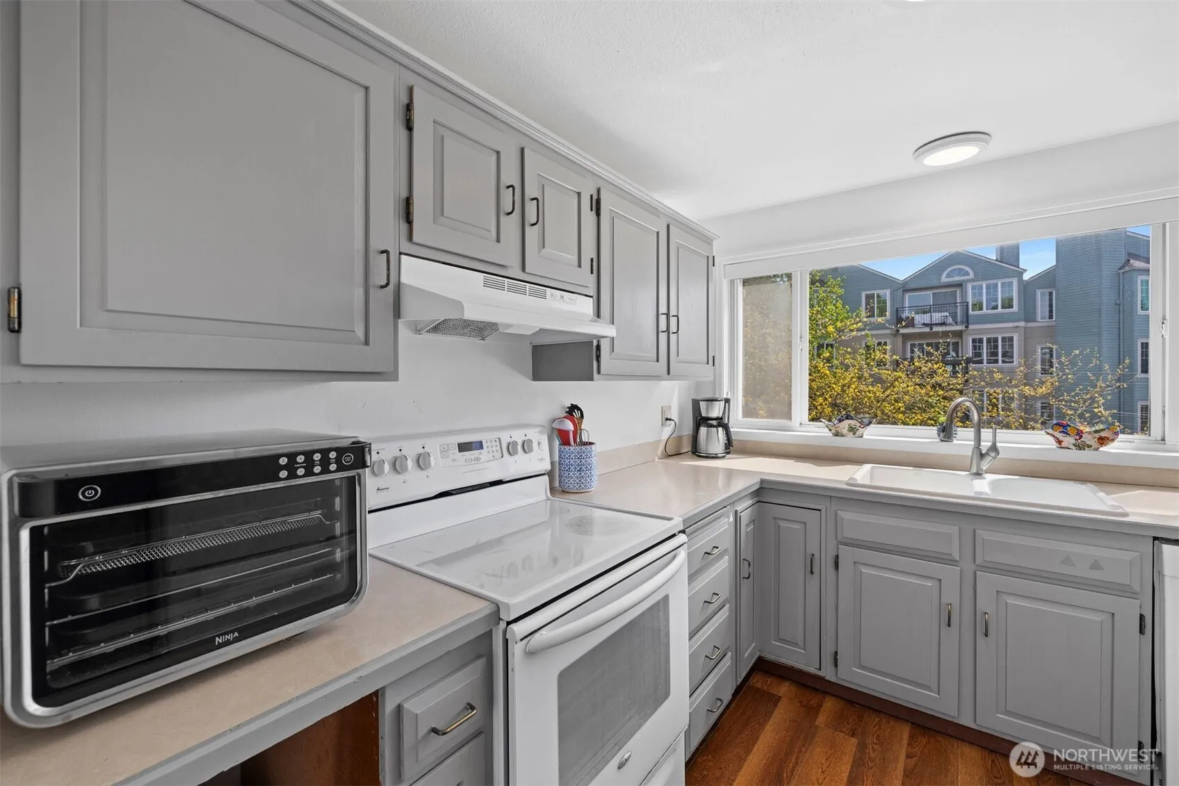 Property photo for 303 13th Avenue E #301, Seattle photo 3