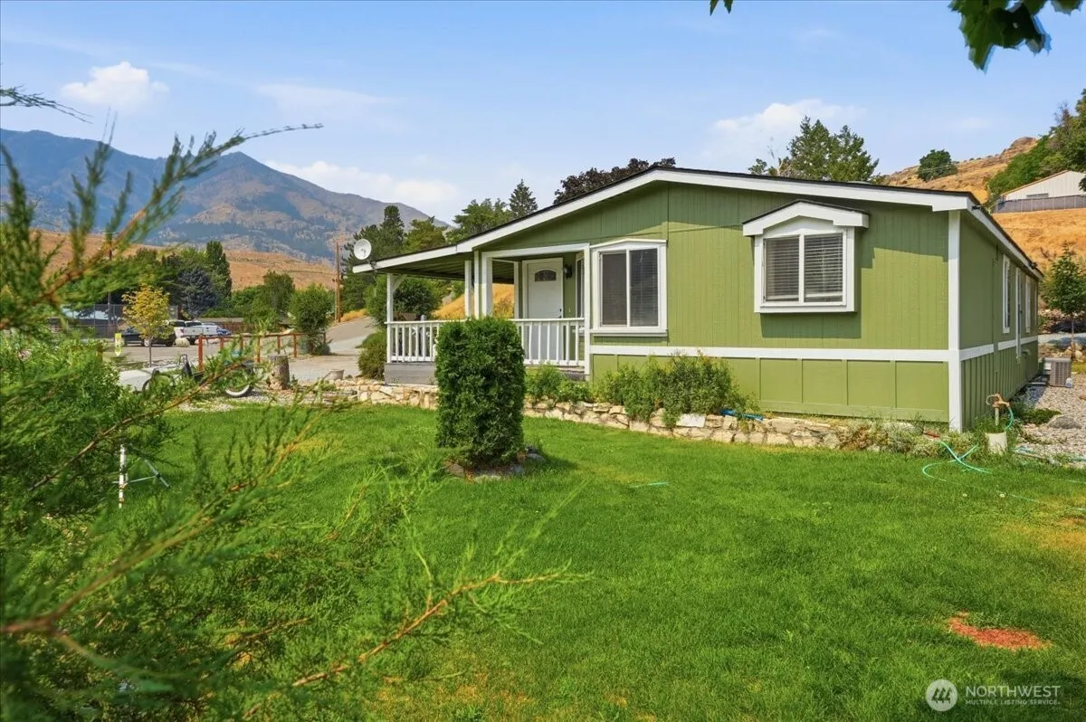 Property photo for 634 Warren Avenue W, Pateros photo 4