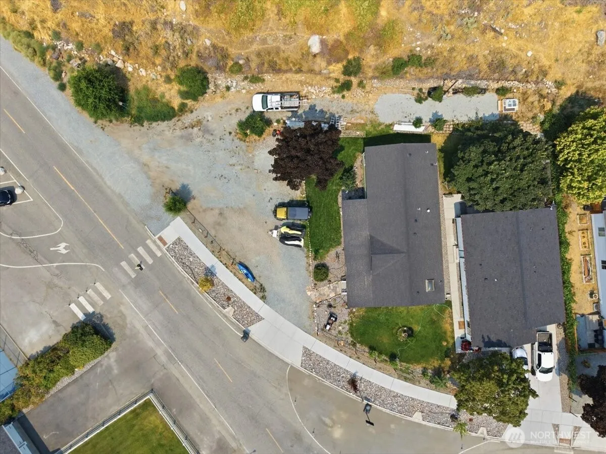 Property photo for 634 Warren Avenue W, Pateros photo 5