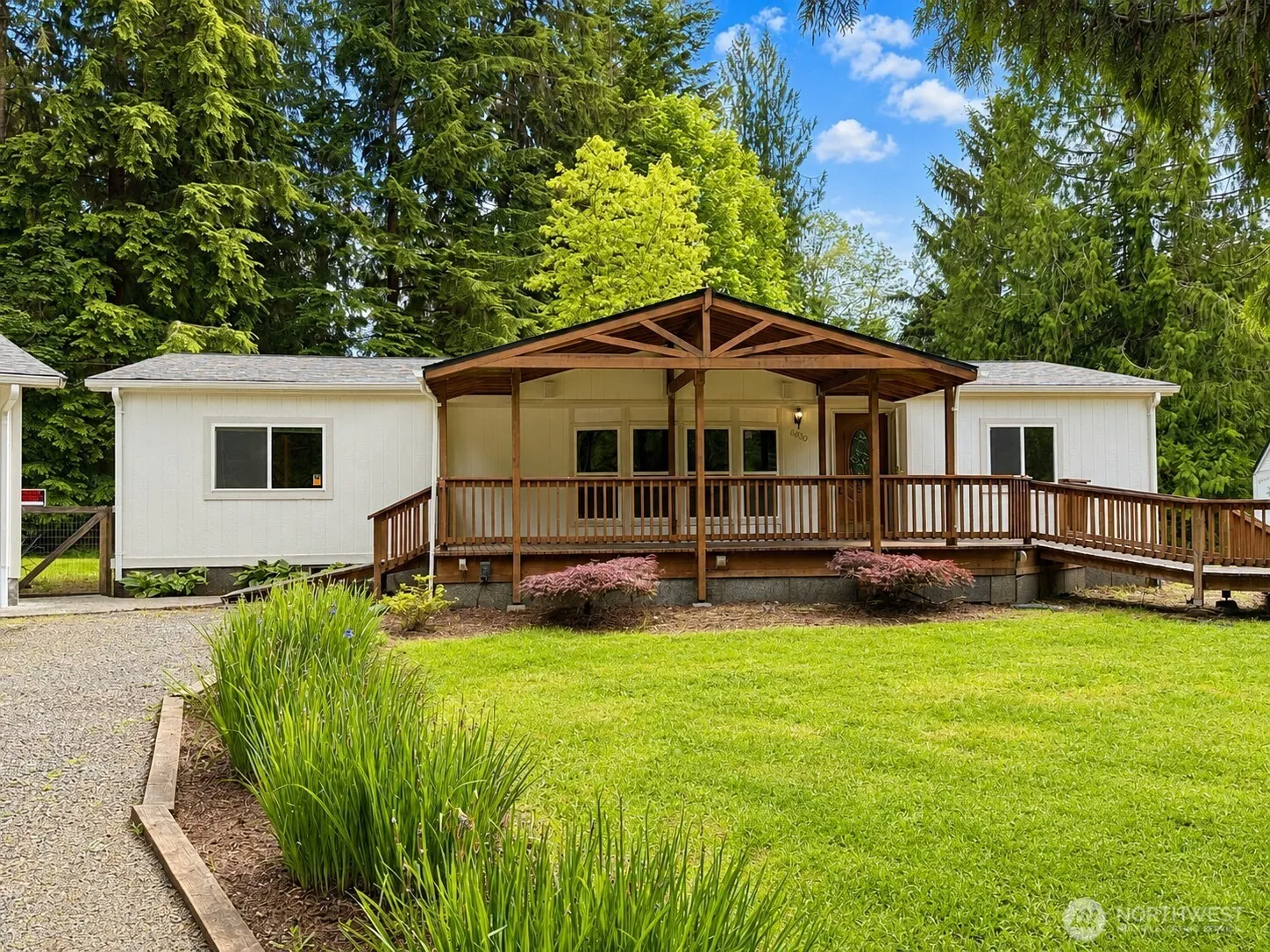 Property photo for 6530 137th Drive Ne, Lake Stevens photo 2
