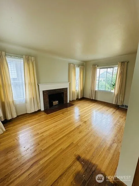 Property photo for 4137 54th Avenue Sw, Seattle photo 2