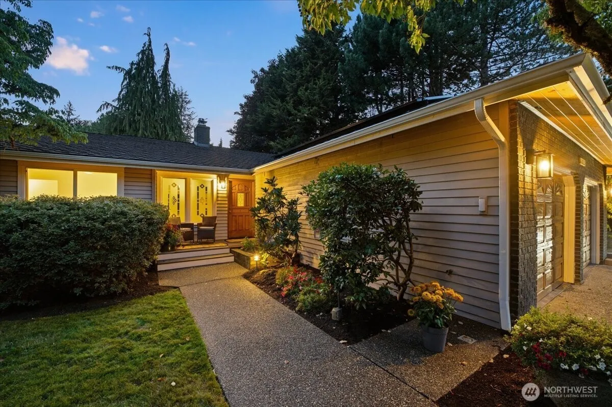 Property photo for 20215 41st Place Ne, Lake Forest Park photo 2