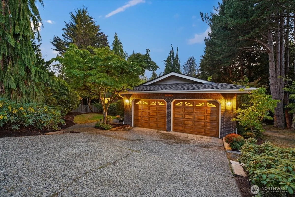 Property photo for 20215 41st Place Ne, Lake Forest Park