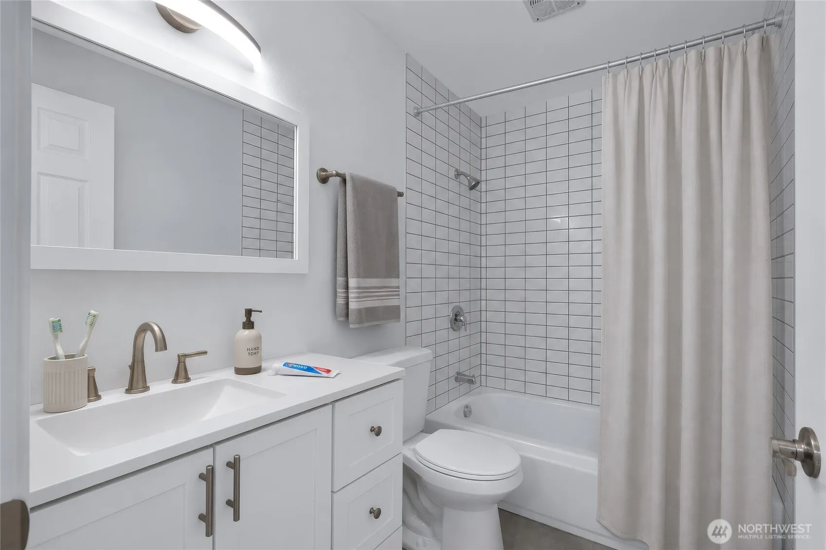 Property photo for 15146 65th Avenue S #517, Tukwila photo 4