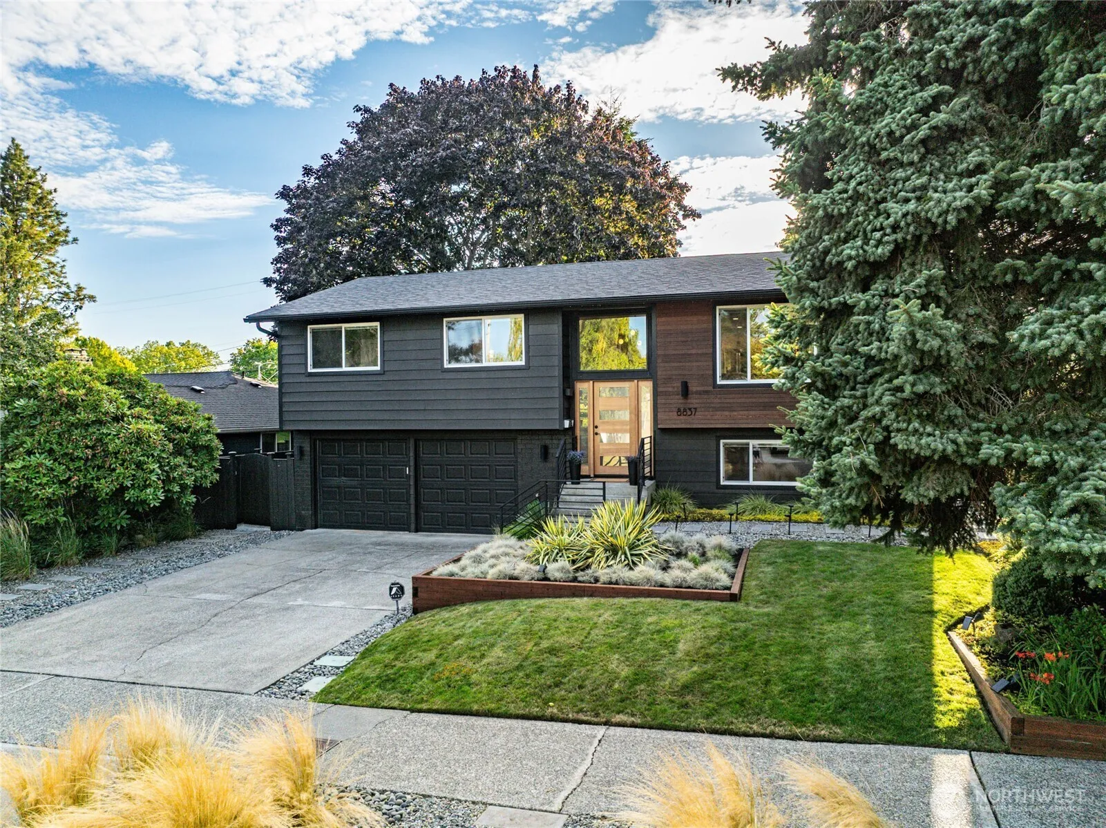 Property photo for 8837 34th Avenue Sw, Seattle photo 2