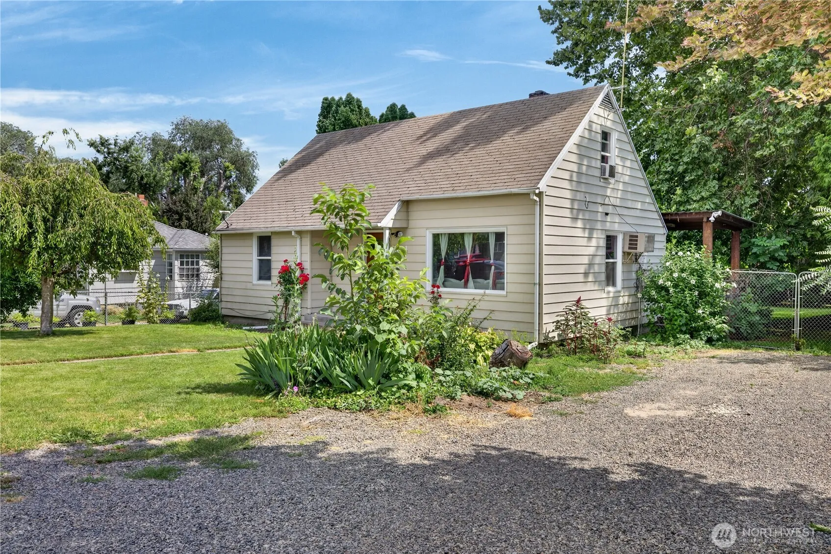 Property photo for 804 Crescent Drive, Grandview photo 3
