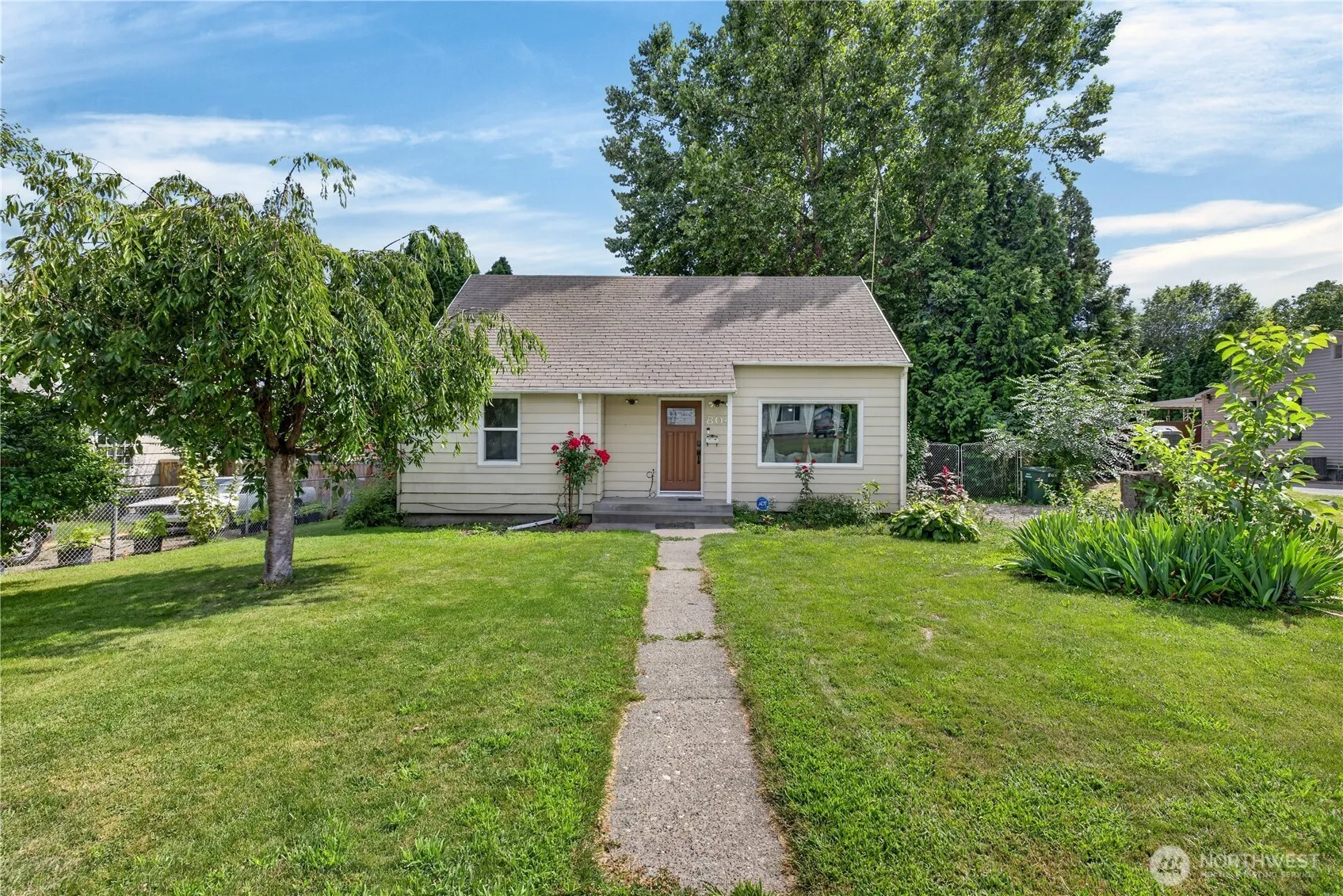 Property photo for 804 Crescent Drive, Grandview photo 2