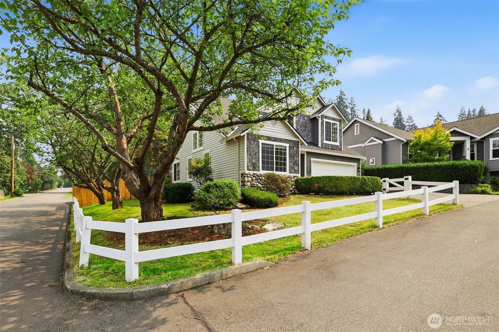 Property photo for 7703 Ne 167th Street, Kenmore photo 4