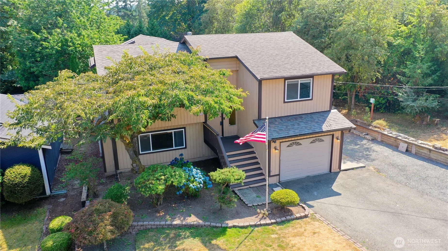 Property photo for 3203 Ne 195th St, Lake Forest Park