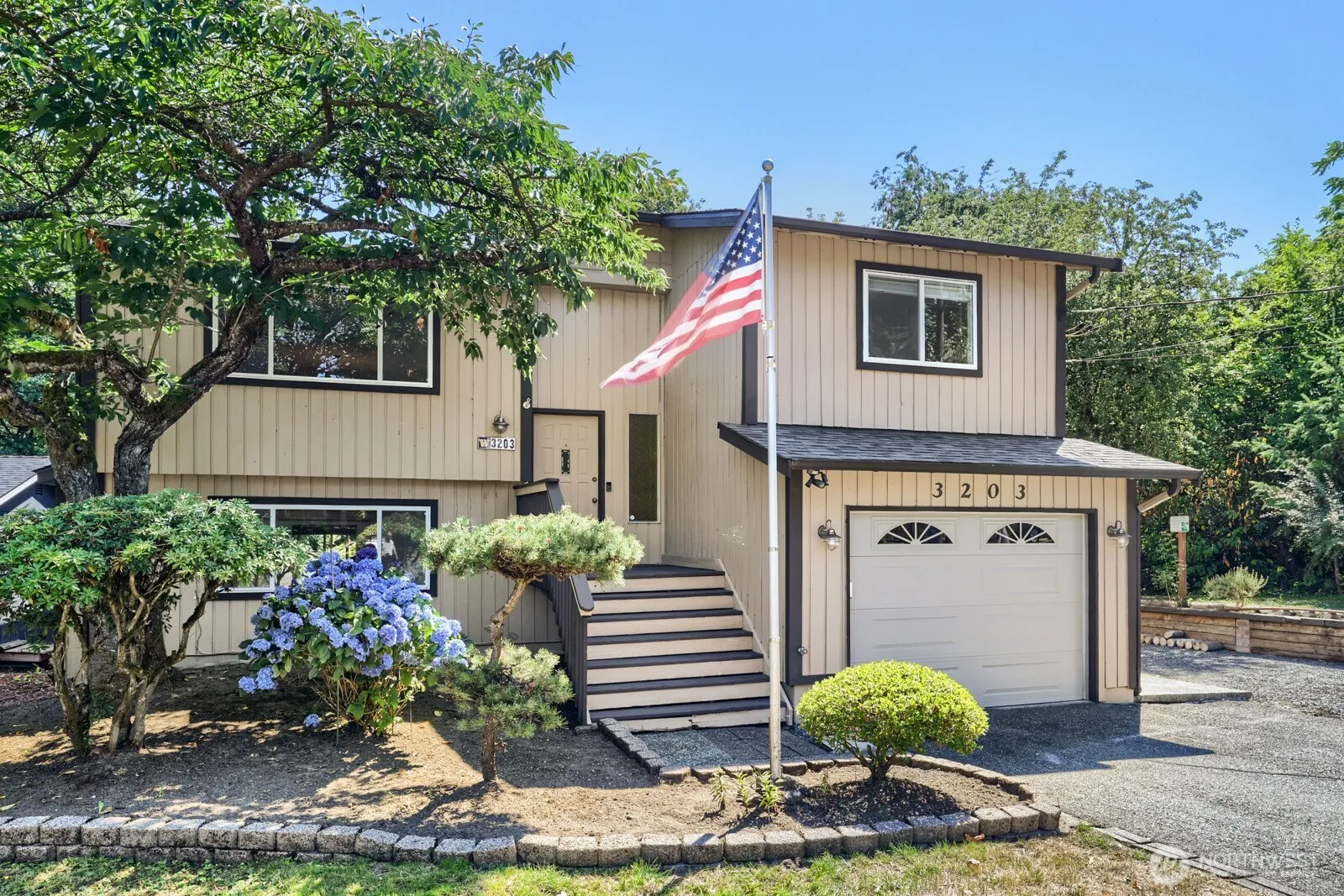 Property photo for 3203 Ne 195th St, Lake Forest Park