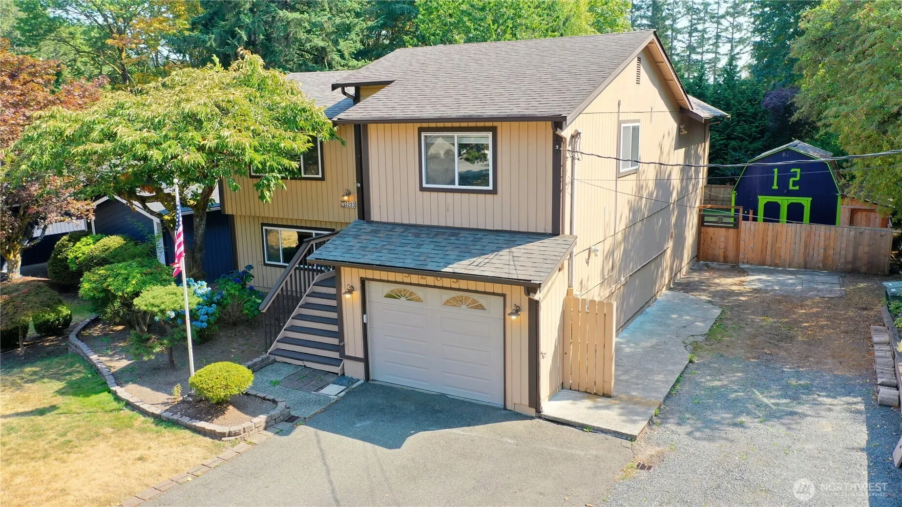 Property photo for 3203 Ne 195th St, Lake Forest Park photo 2