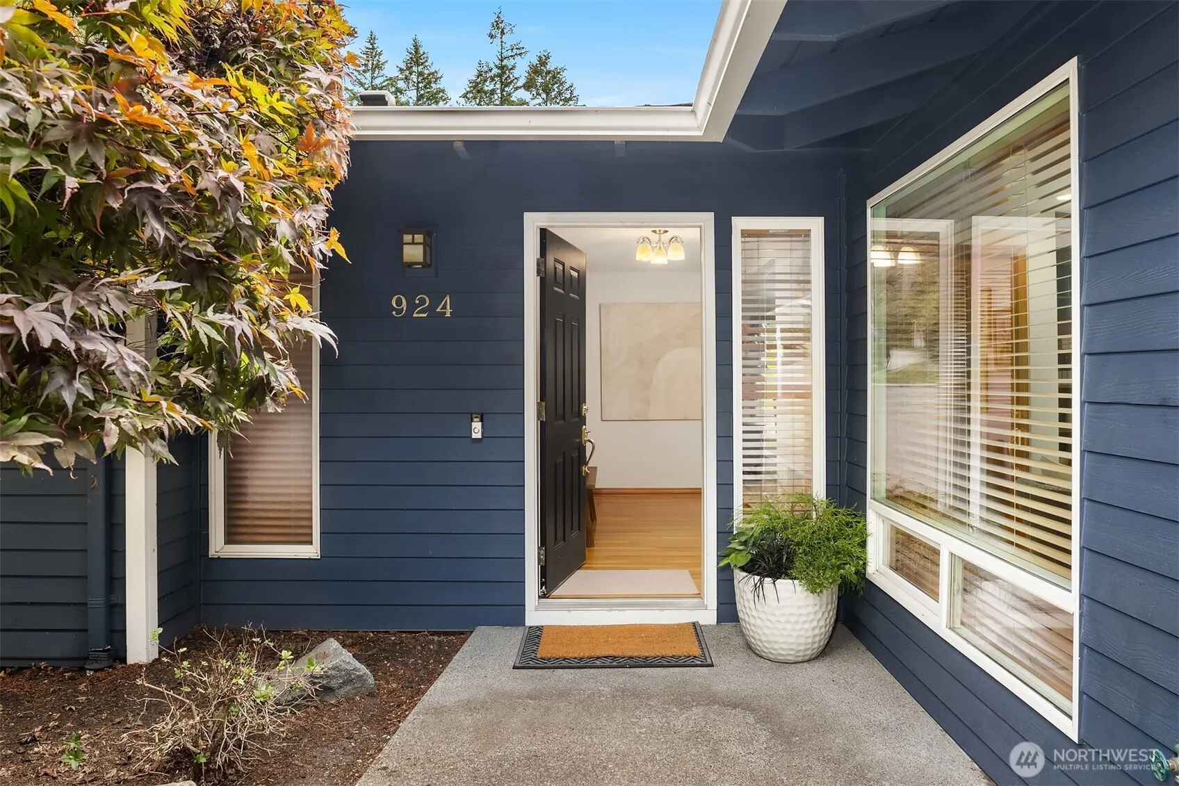 Property photo for 924 179th Court Ne, Bellevue photo 4