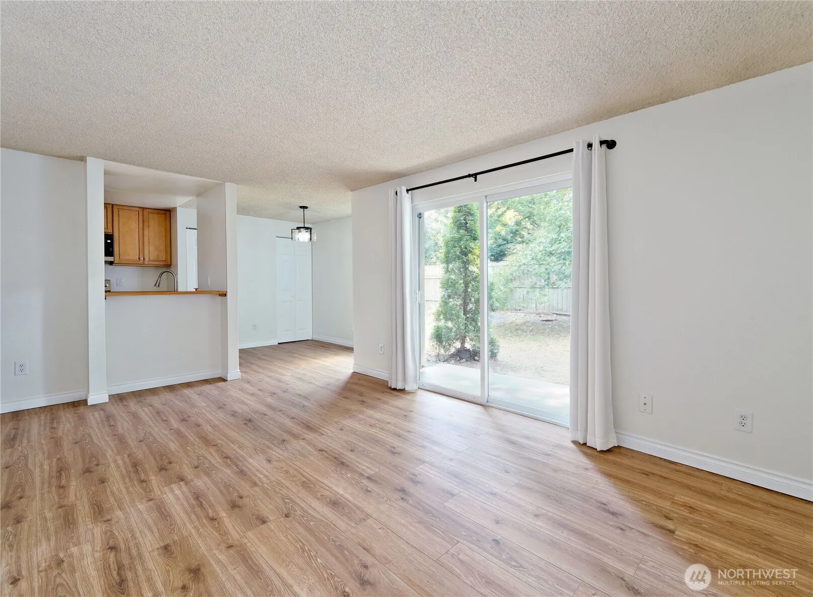 Property photo for 4601 Sw 320th St #e4, Federal Way photo 5