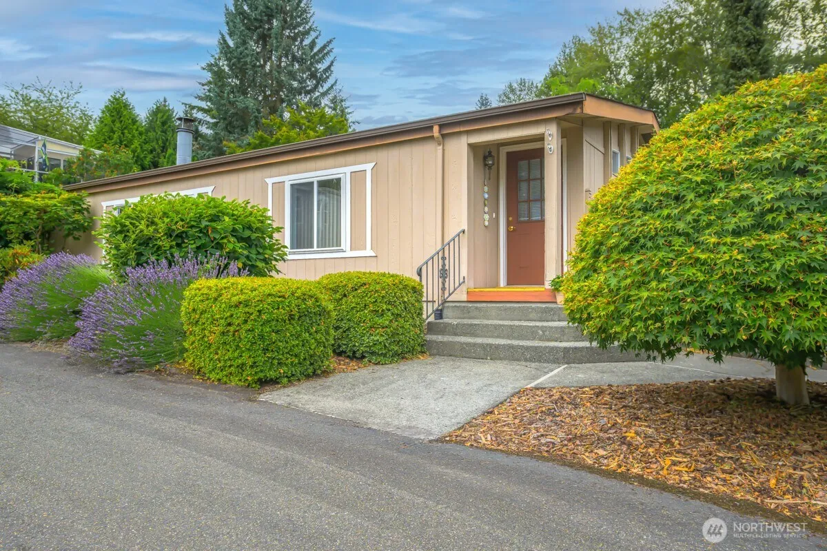 Property photo for 17308 Woodcrest Drive Ne, Bothell photo 3