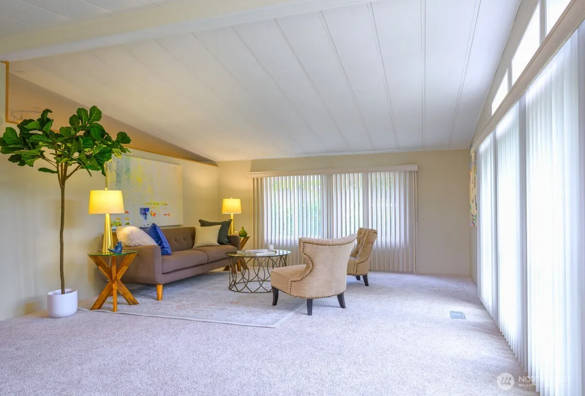Property photo for 17308 Woodcrest Drive Ne, Bothell photo 5