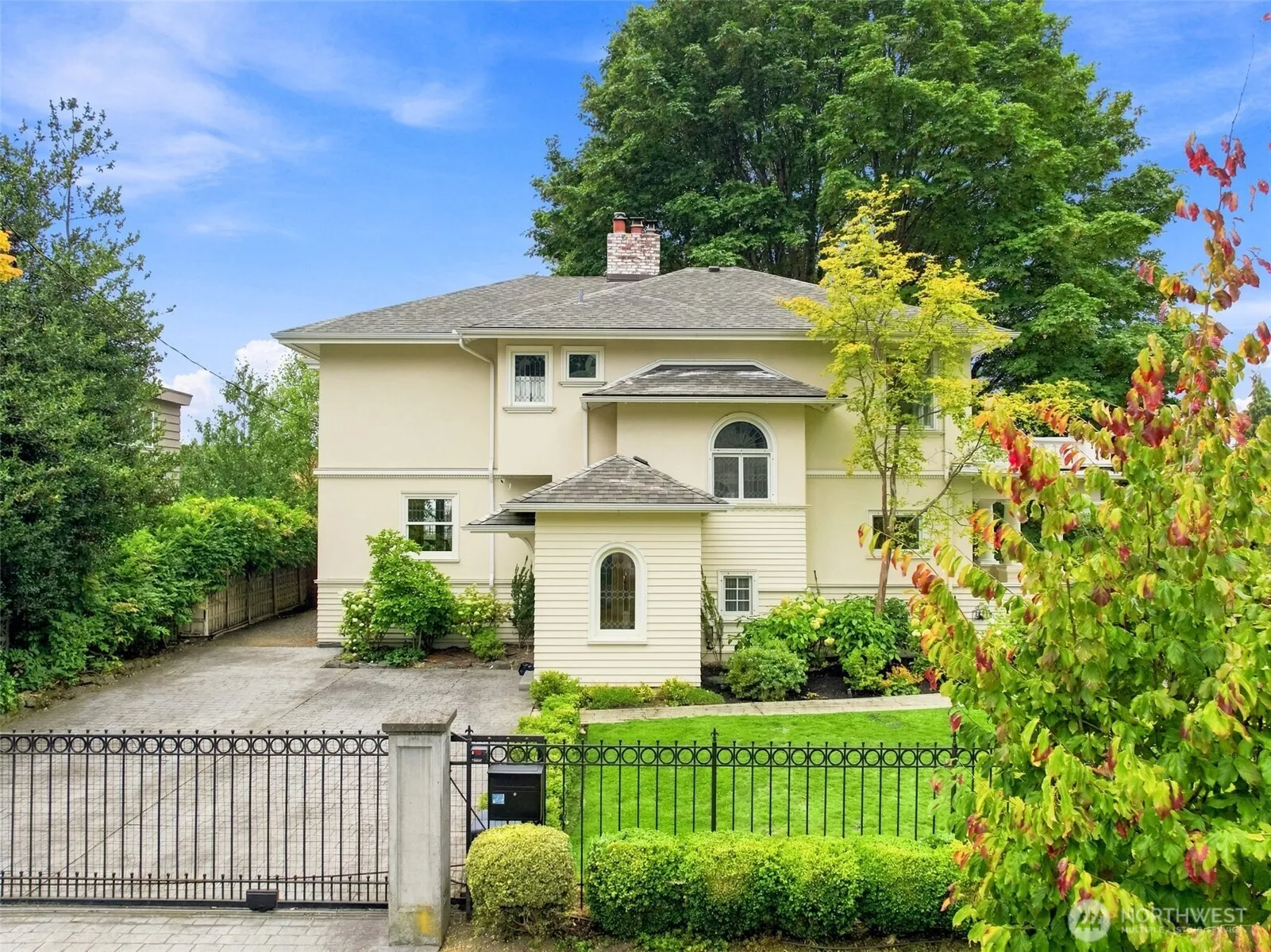 Property photo for 1111 Bellevue Place E, Seattle photo 4