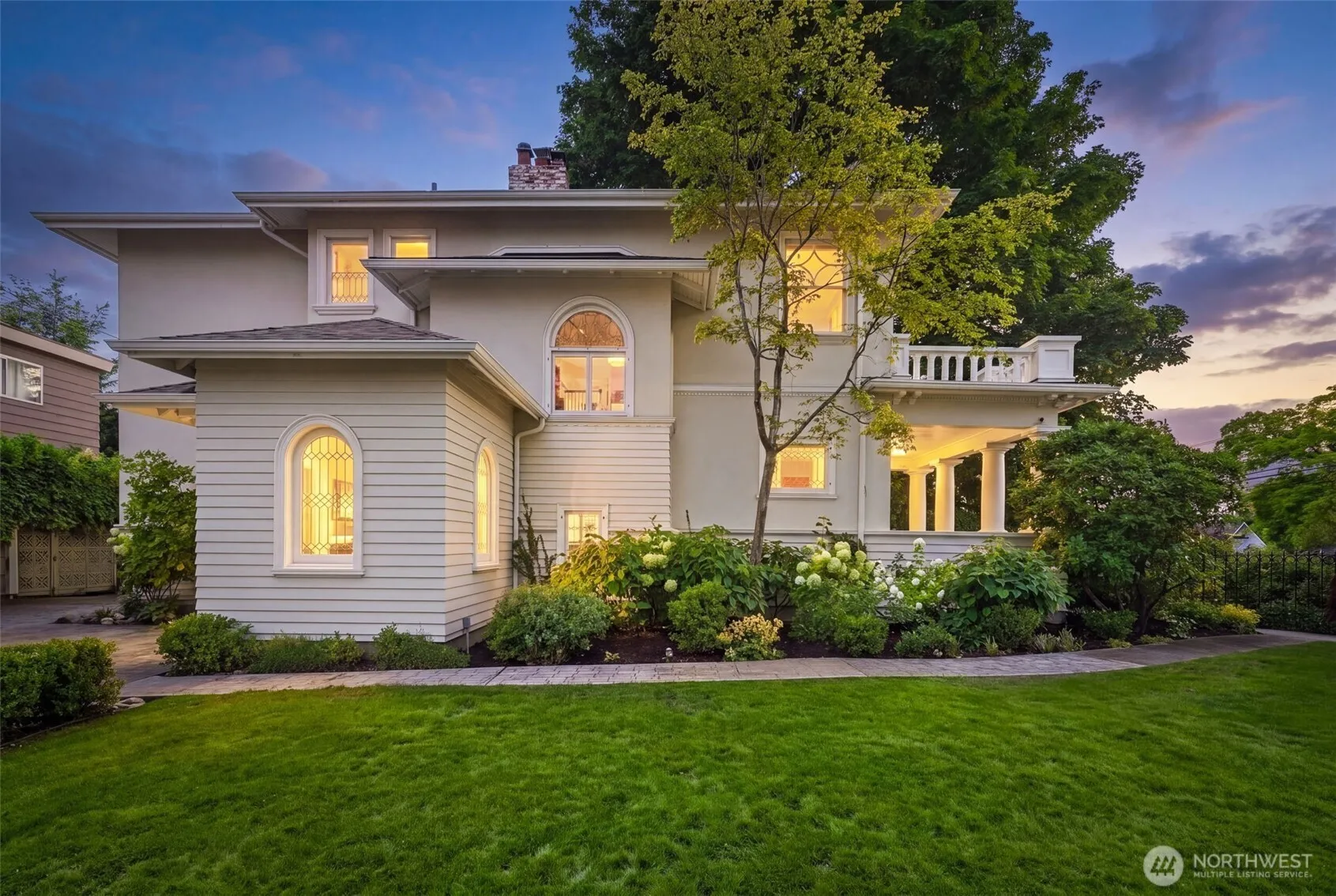 Property photo for 1111 Bellevue Place E, Seattle photo 2
