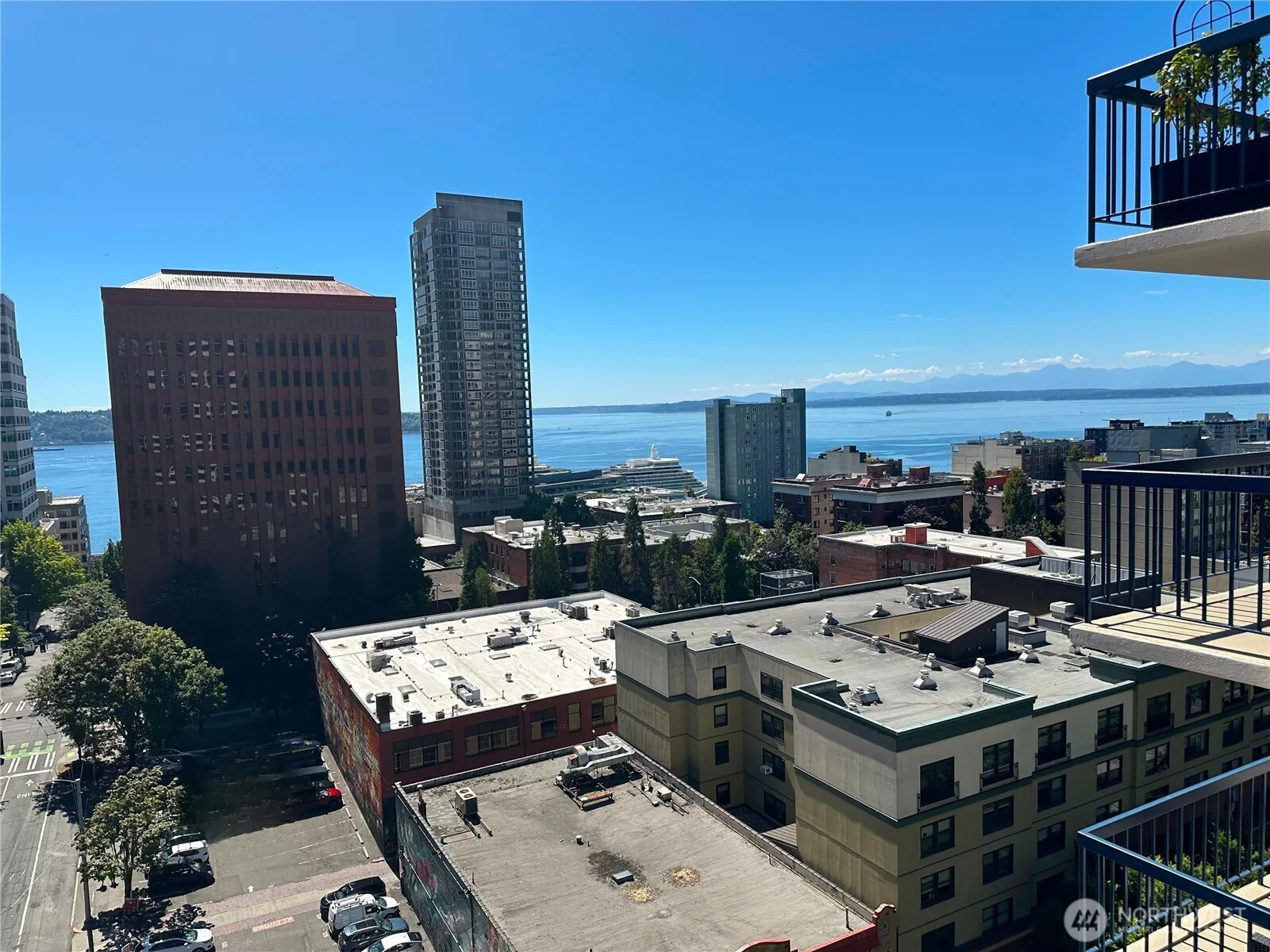 Property photo for 2100 3rd Avenue #1401, Seattle photo 2
