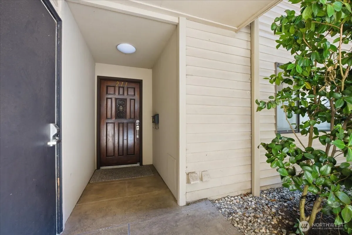 Property photo for 2920 76th Avenue Se #211, Mercer Island photo 4