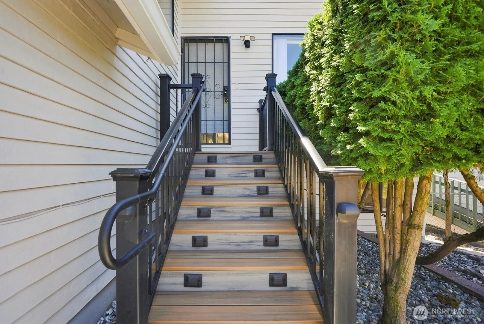 Property photo for 1011 28th Place Ne, Renton photo 3
