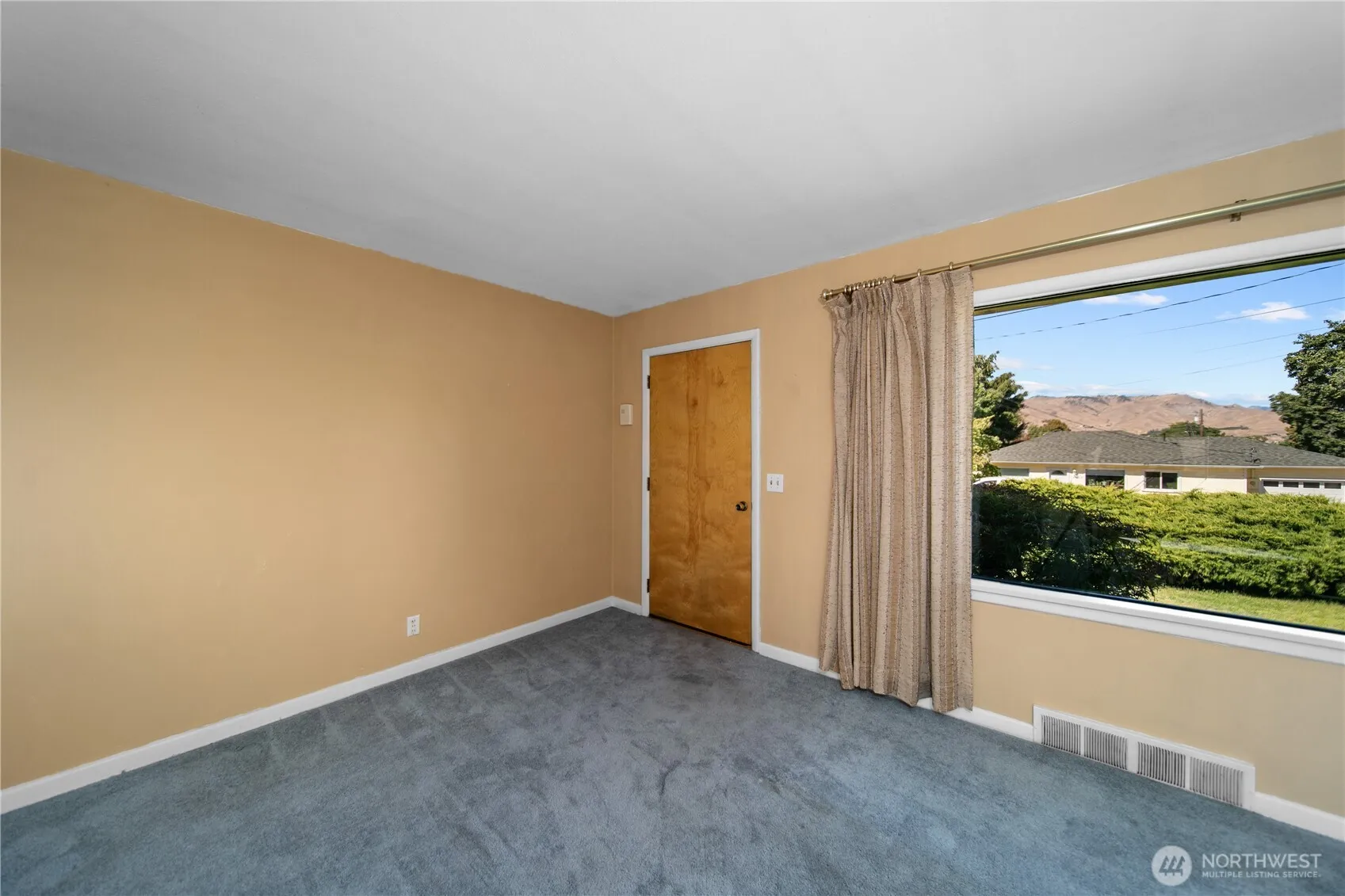 Property photo for 2221 Ashland Ave, East Wenatchee photo 3
