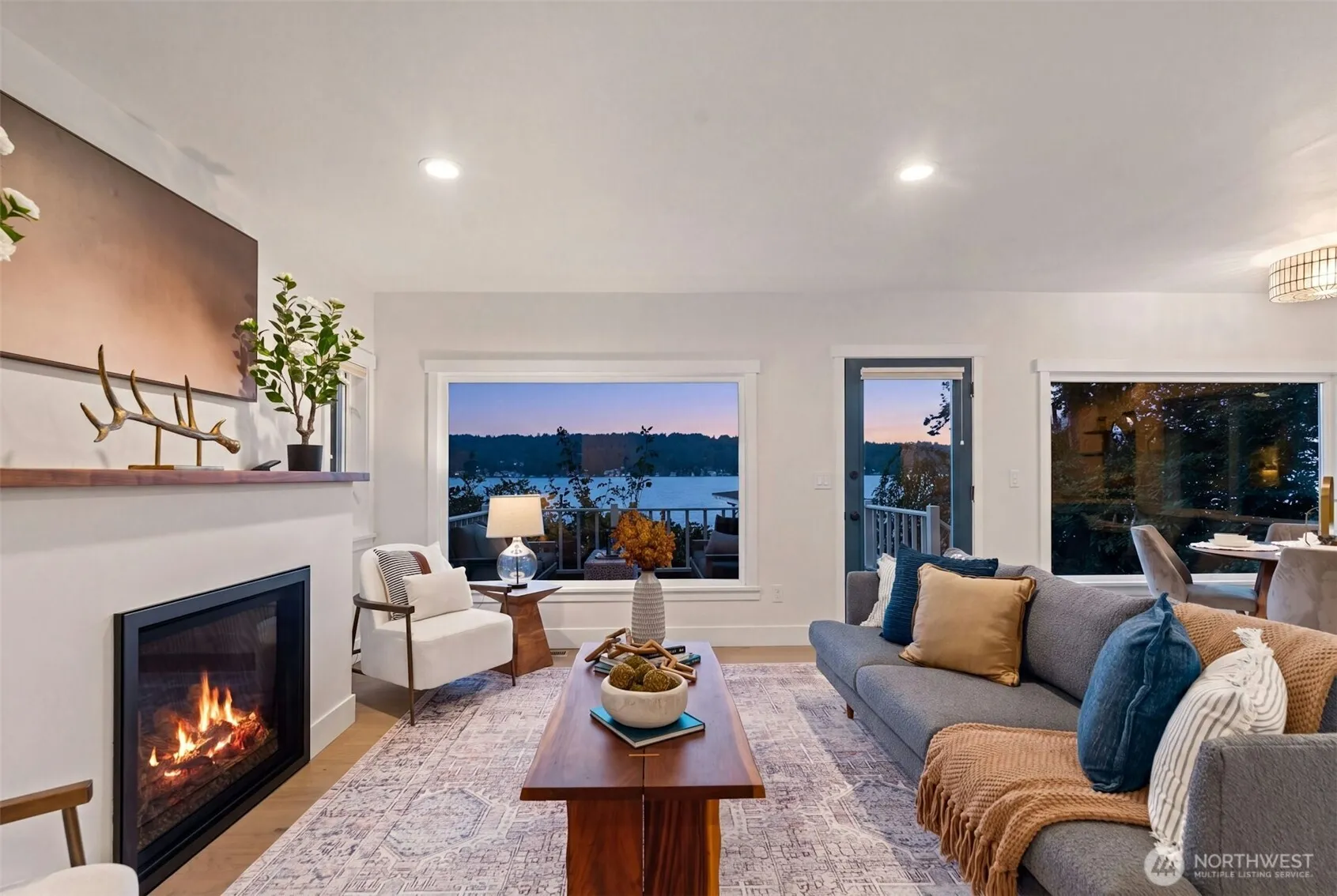 Property photo for 11728 Riviera Place Ne, Seattle photo 4