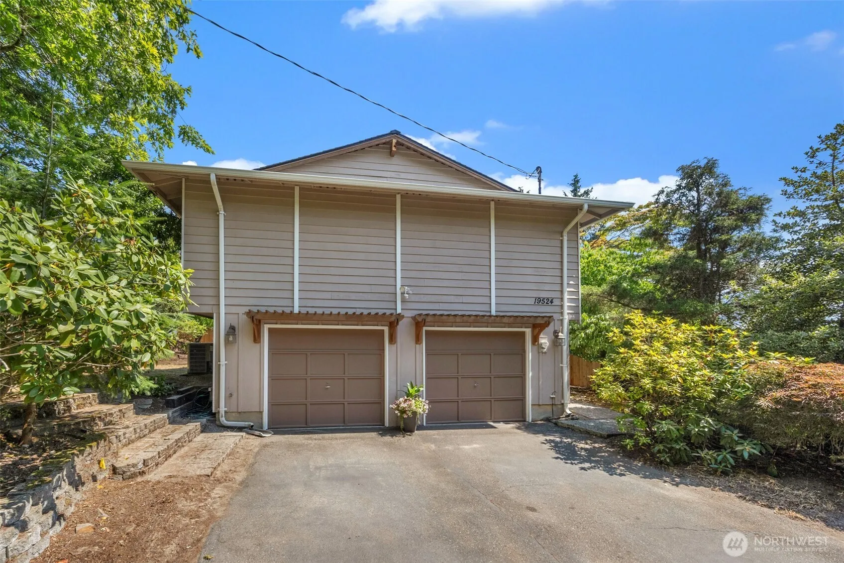 Property photo for 19524 53rd Avenue Ne, Lake Forest Park photo 2
