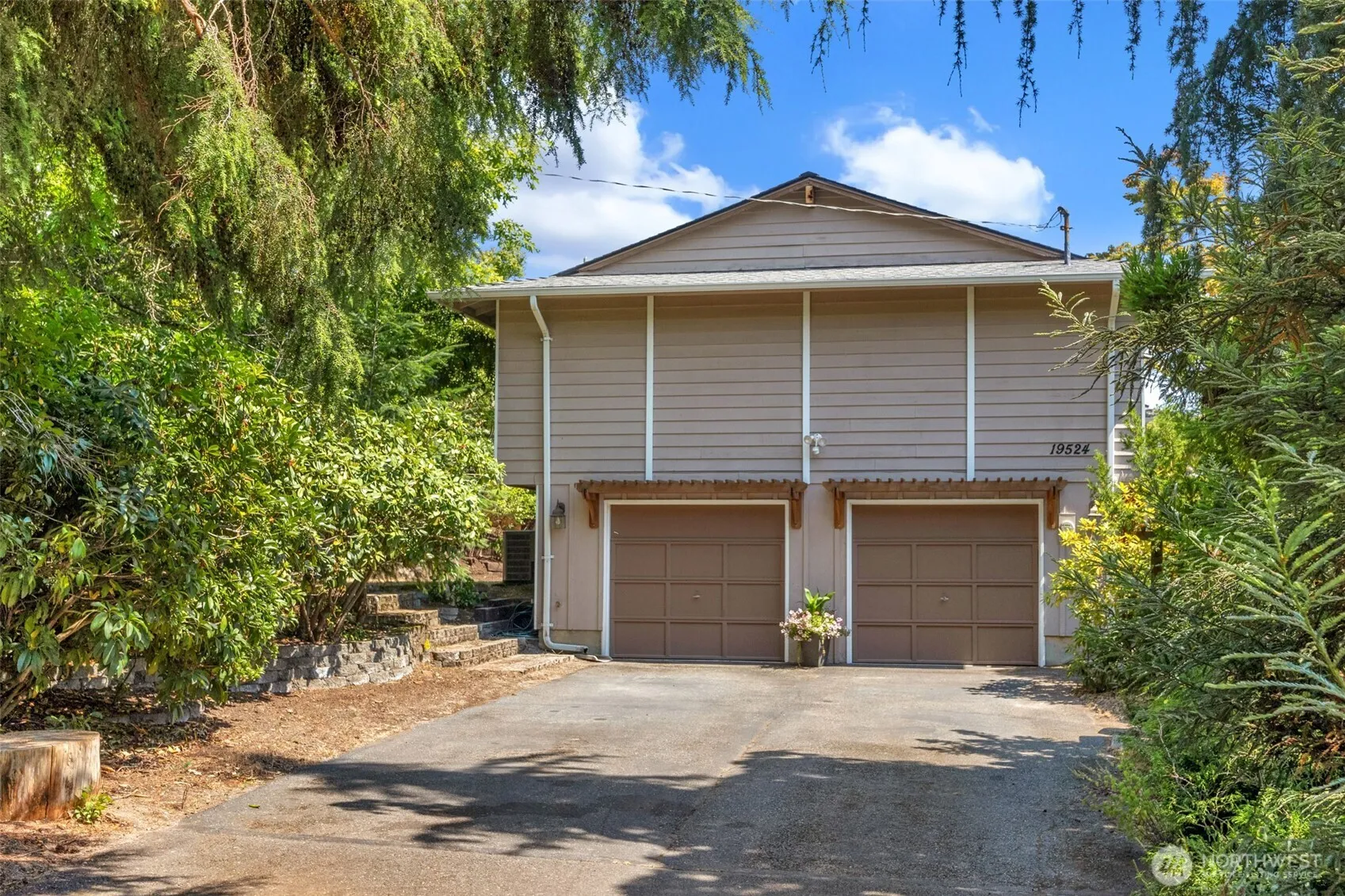 Property photo for 19524 53rd Avenue Ne, Lake Forest Park