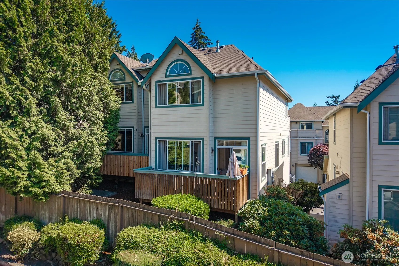 Property photo for 821 Sunset Boulevard Ne #f1, Renton photo 2