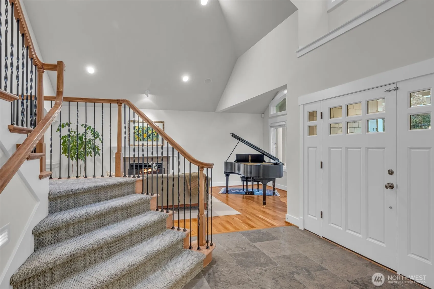 Property photo for 9845 Ne 22nd Street, Bellevue photo 4