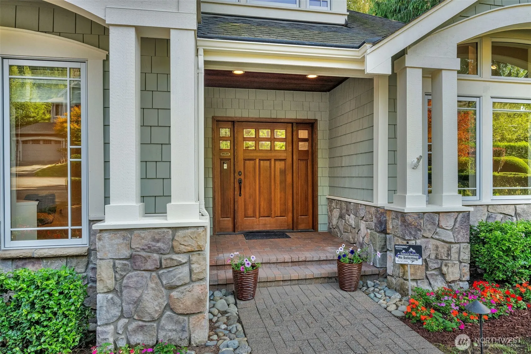Property photo for 9845 Ne 22nd Street, Bellevue photo 4