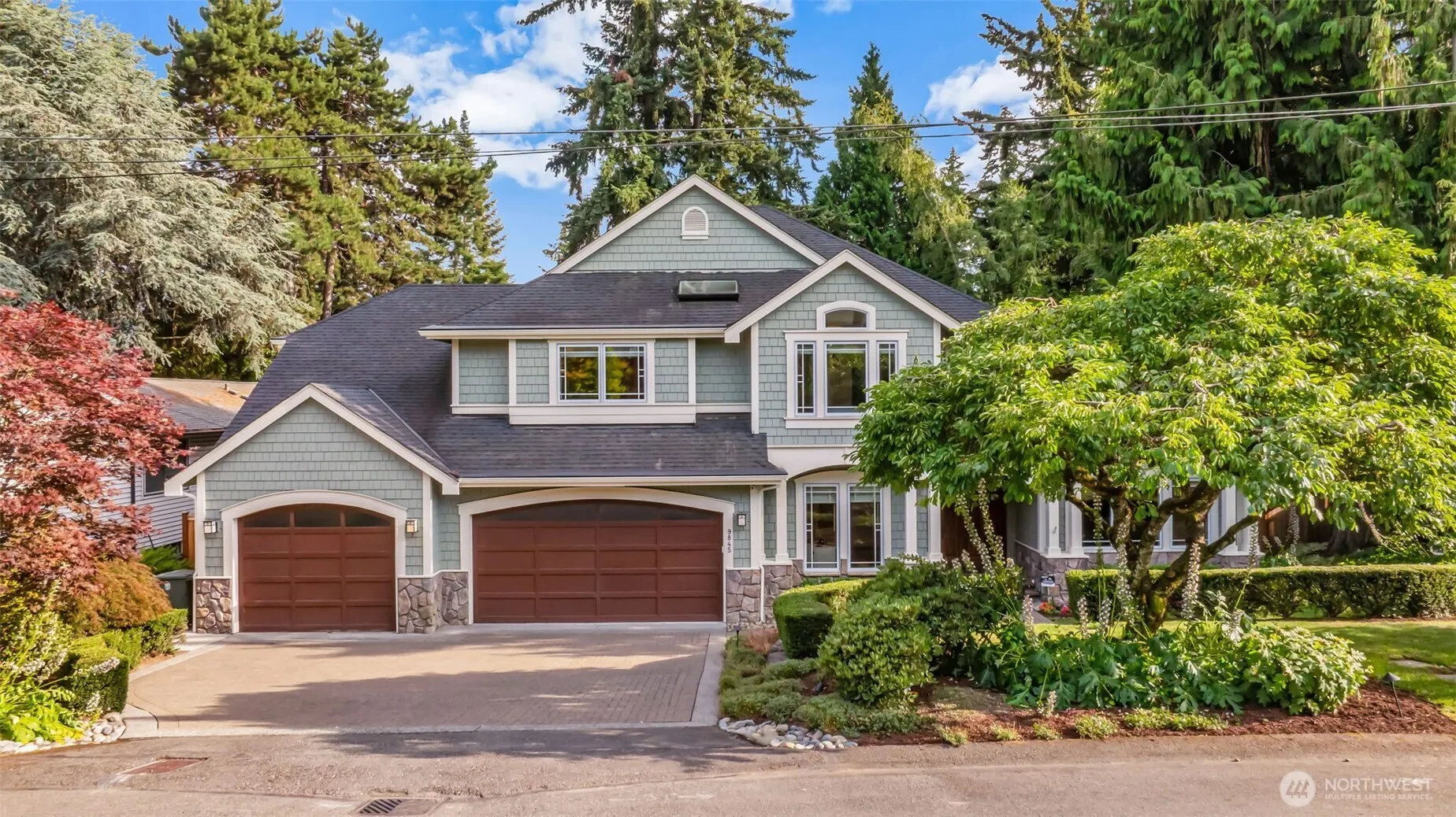 Property photo for 9845 Ne 22nd Street, Bellevue photo 2