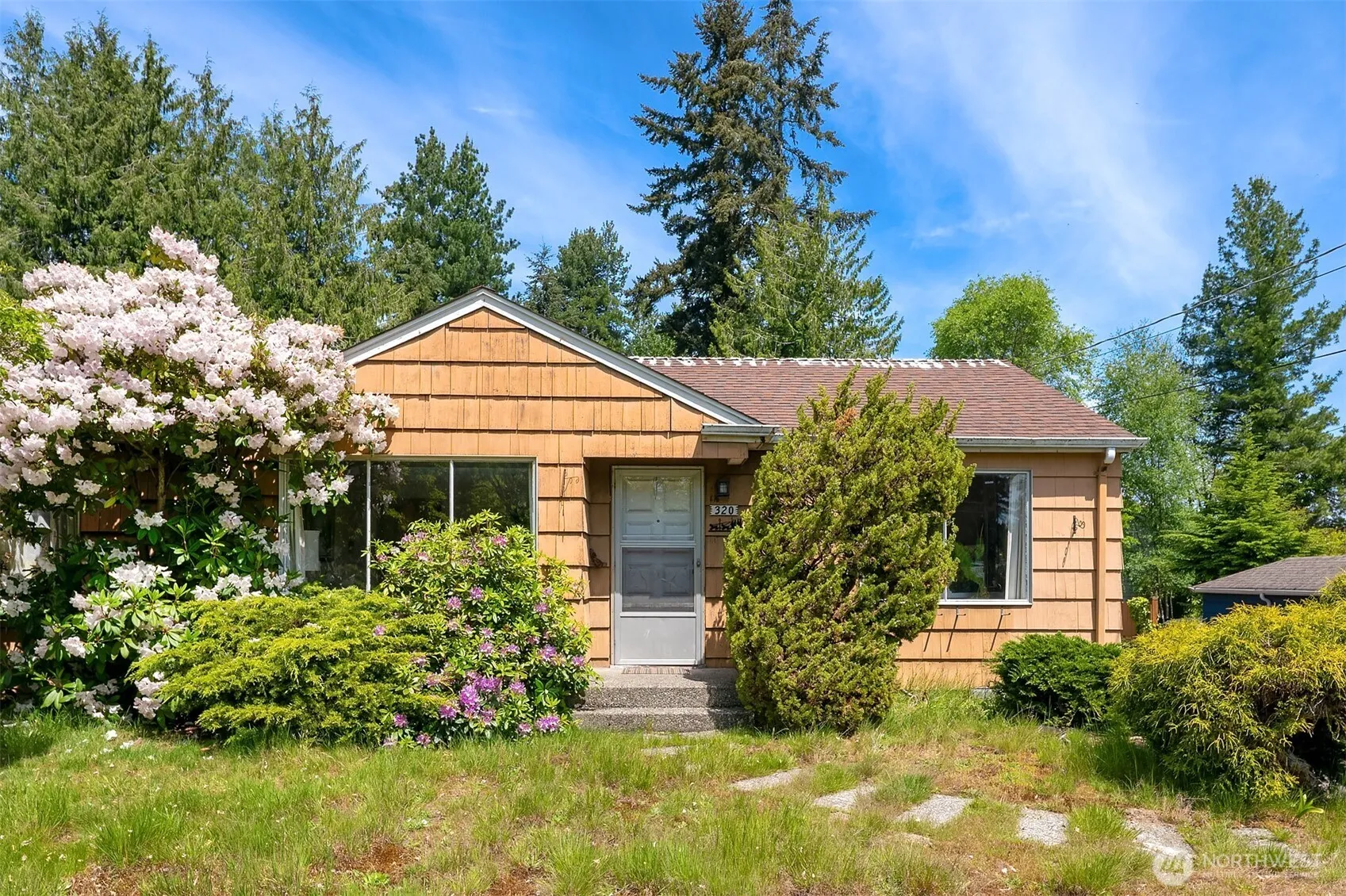 Property photo for 320 Ne 185th Street, Shoreline photo 3