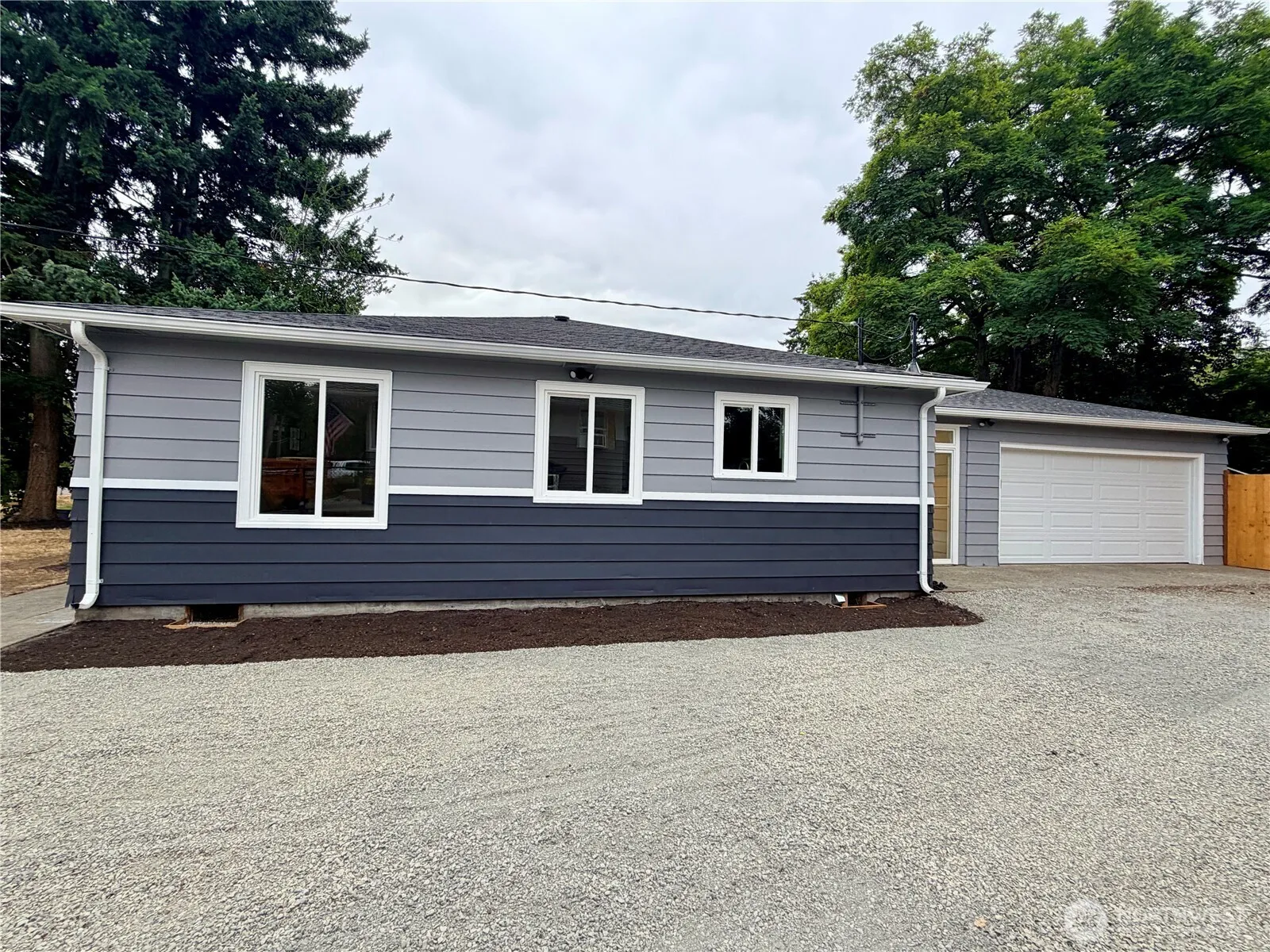 Property photo for 2405 Ne 10th Street, Renton photo 3